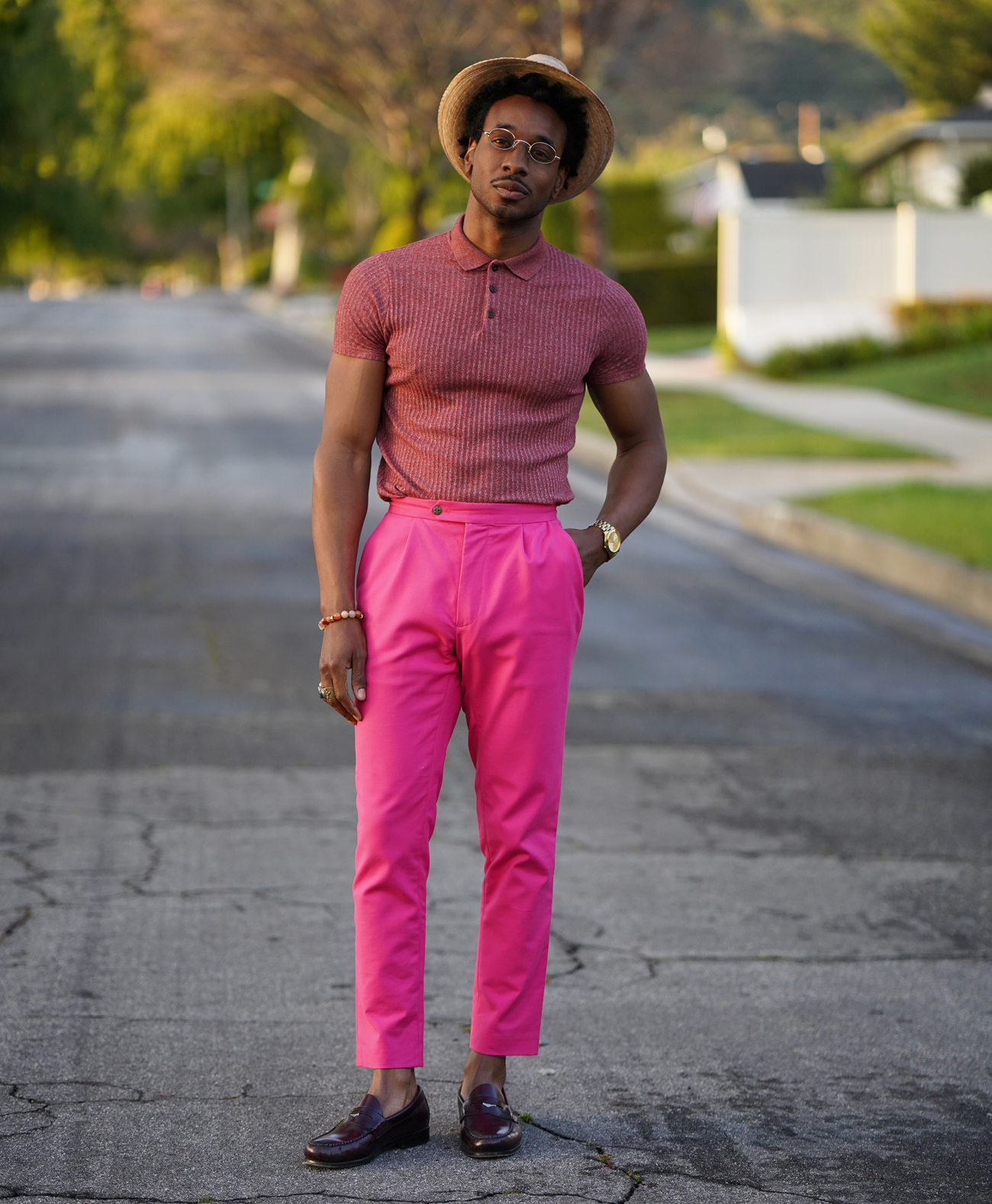 Pink Pants with T-shirt Hot Weather Outfits For Men In Their 30s (13 ideas  & outfits) | Lookastic
