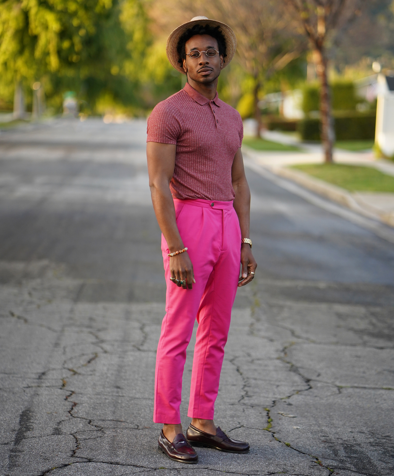 Pink Pants with T-shirt Hot Weather Outfits For Men In Their 30s (13 ideas  & outfits) | Lookastic